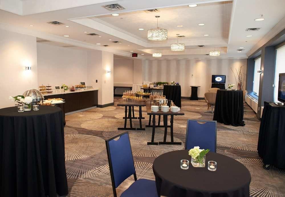 Courtyard By Marriott Toronto Downtown Hotel Exterior photo