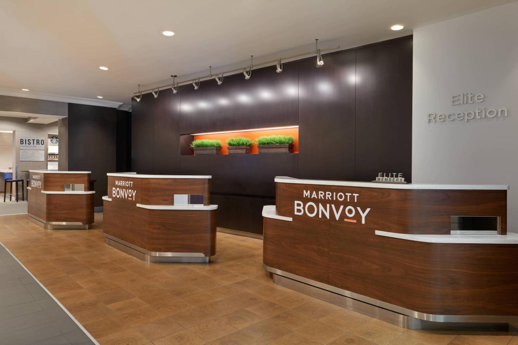 Courtyard By Marriott Toronto Downtown Hotel Exterior photo