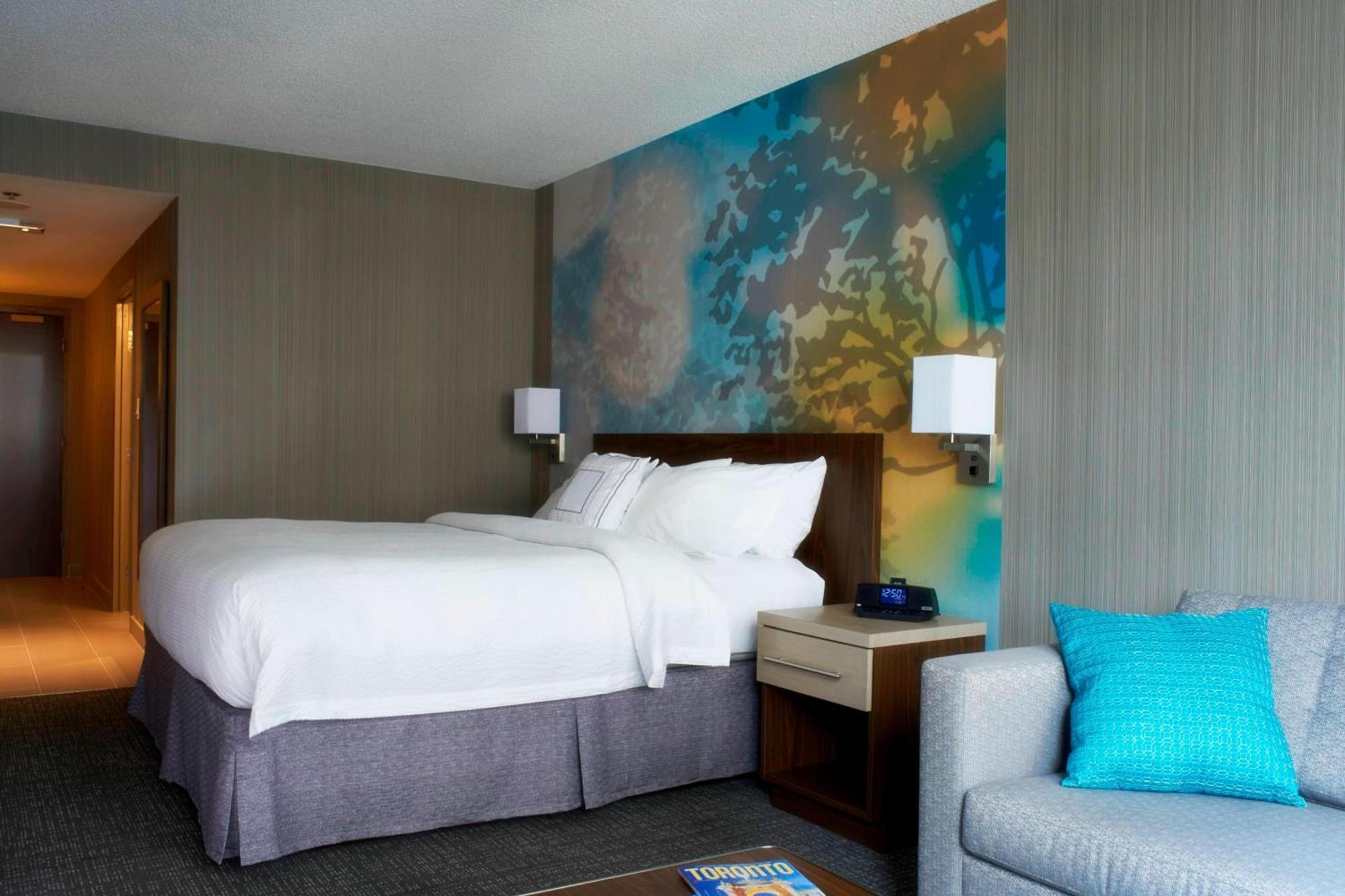 Courtyard By Marriott Toronto Downtown Hotel Exterior photo